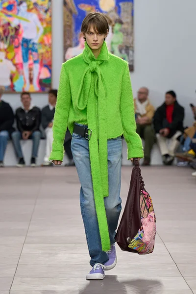 Look 28